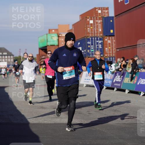 03.10.2025 - Köhlbrandbrückenlauf Michael Burmester http://msf.ph/oto/9010365 03.10.2025 10:11:22 Ziel 1341, 1871, 2215, 2881, 2939, 2941, 3119, 3120, 3121, 3202, 3238, 3445, 3528 meine-sportfotos.de