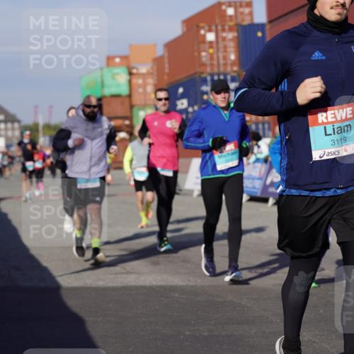 03.10.2025 - Köhlbrandbrückenlauf Michael Burmester http://msf.ph/oto/9010372 03.10.2025 10:11:23 Ziel 1679, 1871, 2215, 2256, 2881, 2939, 2941, 3119, 3120, 3121, 3202, 3445, 3528 meine-sportfotos.de