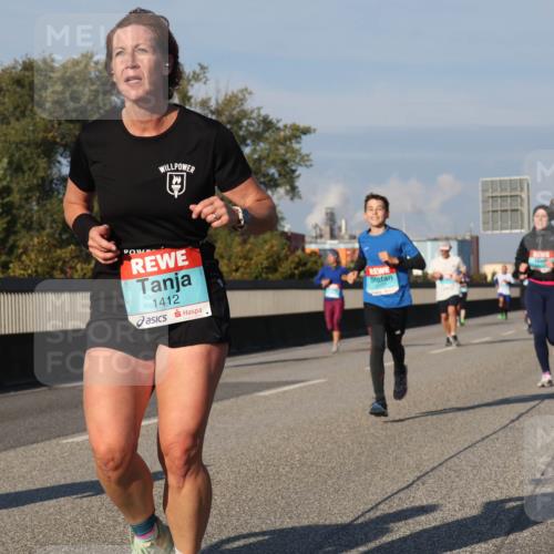 03.10.2025 - Köhlbrandbrückenlauf Luisa Fischer http://msf.ph/oto/9010373 03.10.2025 10:52:24 Position 3 1412 meine-sportfotos.de
