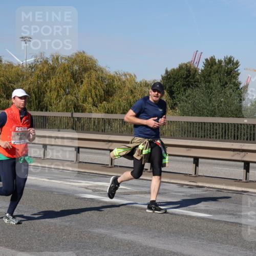 03.10.2025 - Köhlbrandbrückenlauf Julia Fischer http://msf.ph/oto/9010374 03.10.2025 12:55:54 Position 3  meine-sportfotos.de