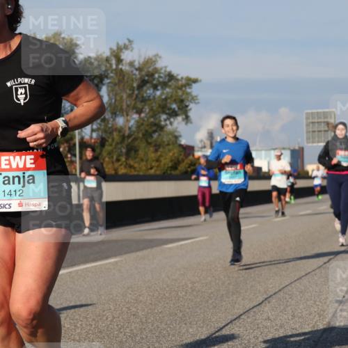 03.10.2025 - Köhlbrandbrückenlauf Luisa Fischer http://msf.ph/oto/9010376 03.10.2025 10:52:24 Position 3 1412 meine-sportfotos.de