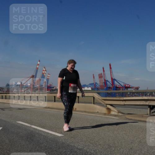 03.10.2025 - Köhlbrandbrückenlauf Matties Gatica Varas http://msf.ph/oto/9010380 03.10.2025 13:10:20 Position 2 118 meine-sportfotos.de