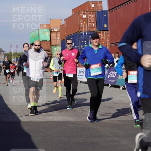 03.10.2025 - Köhlbrandbrückenlauf Michael Burmester http://msf.ph/oto/9010390 03.10.2025 10:11:23 Ziel 1679, 1871, 2215, 2256, 2881, 2939, 2941, 3119, 3120, 3121, 3202, 3445, 3528 meine-sportfotos.de
