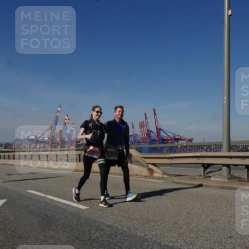 03.10.2025 - Köhlbrandbrückenlauf Matties Gatica Varas http://msf.ph/oto/9010413 03.10.2025 13:10:26 Position 2  meine-sportfotos.de