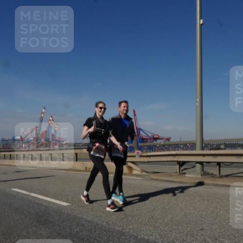 03.10.2025 - Köhlbrandbrückenlauf Matties Gatica Varas http://msf.ph/oto/9010420 03.10.2025 13:10:26 Position 2 18 meine-sportfotos.de