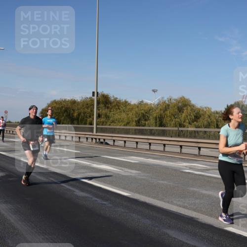 03.10.2025 - Köhlbrandbrückenlauf Julia Fischer http://msf.ph/oto/9010429 03.10.2025 12:56:05 Position 3 426 meine-sportfotos.de