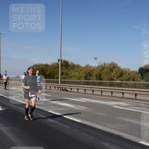 03.10.2025 - Köhlbrandbrückenlauf Julia Fischer http://msf.ph/oto/9010435 03.10.2025 12:56:05 Position 3  meine-sportfotos.de