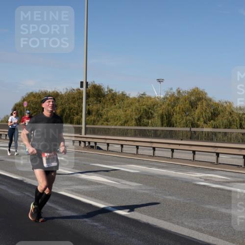 03.10.2025 - Köhlbrandbrückenlauf Julia Fischer http://msf.ph/oto/9010437 03.10.2025 12:56:06 Position 3  meine-sportfotos.de