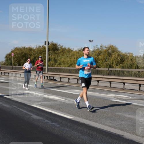 03.10.2025 - Köhlbrandbrückenlauf Julia Fischer http://msf.ph/oto/9010442 03.10.2025 12:56:07 Position 3  meine-sportfotos.de