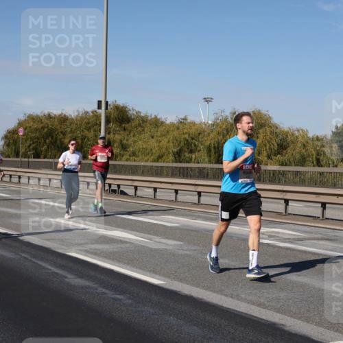 03.10.2025 - Köhlbrandbrückenlauf Julia Fischer http://msf.ph/oto/9010446 03.10.2025 12:56:08 Position 3  meine-sportfotos.de