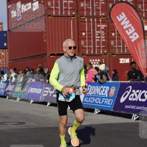 03.10.2025 - Köhlbrandbrückenlauf Michael Burmester http://msf.ph/oto/9010450 03.10.2025 10:11:27 Ziel 1679, 1871, 2215, 2256, 2881, 2941, 3202, 3524, 3528 meine-sportfotos.de