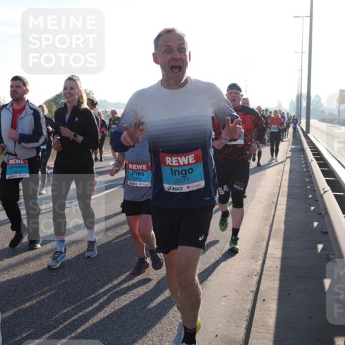 03.10.2025 - Köhlbrandbrückenlauf Fabian Wolf http://msf.ph/oto/9010451 03.10.2025 09:21:43 Position 3 2, 3, 10, 3529, 2978, 2977 meine-sportfotos.de