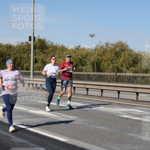 03.10.2025 - Köhlbrandbrückenlauf Julia Fischer http://msf.ph/oto/9010457 03.10.2025 12:56:09 Position 3  meine-sportfotos.de