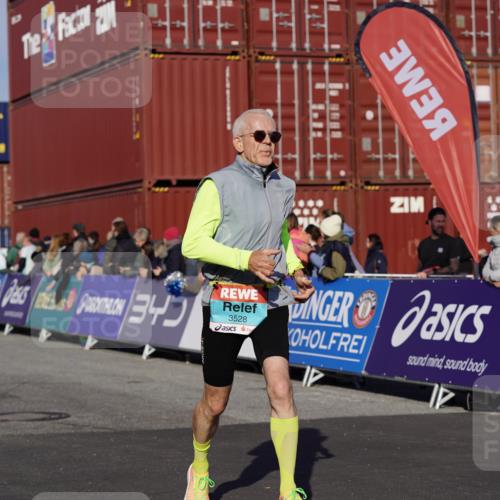 03.10.2025 - Köhlbrandbrückenlauf Michael Burmester http://msf.ph/oto/9010461 03.10.2025 10:11:27 Ziel 1679, 1871, 2215, 2256, 2881, 2941, 3202, 3524, 3528 meine-sportfotos.de