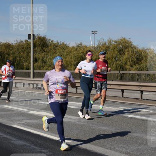 03.10.2025 - Köhlbrandbrückenlauf Julia Fischer http://msf.ph/oto/9010462 03.10.2025 12:56:10 Position 3 4352 meine-sportfotos.de