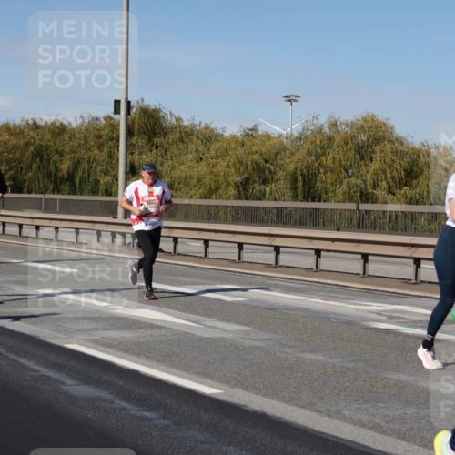 03.10.2025 - Köhlbrandbrückenlauf Julia Fischer http://msf.ph/oto/9010467 03.10.2025 12:56:11 Position 3 4352 meine-sportfotos.de