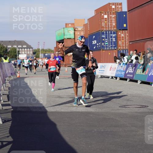03.10.2025 - Köhlbrandbrückenlauf Michael Burmester http://msf.ph/oto/9010472 03.10.2025 10:11:29 Ziel 1435, 1679, 1768, 1871, 2256, 2881, 2941, 3406, 3524, 3528 meine-sportfotos.de