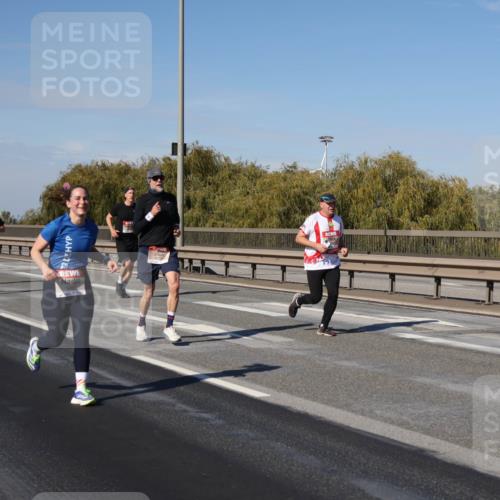 03.10.2025 - Köhlbrandbrückenlauf Julia Fischer http://msf.ph/oto/9010474 03.10.2025 12:56:12 Position 3  meine-sportfotos.de
