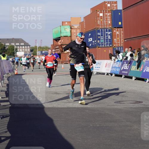 03.10.2025 - Köhlbrandbrückenlauf Michael Burmester http://msf.ph/oto/9010481 03.10.2025 10:11:29 Ziel 1435, 1679, 1768, 1871, 2256, 2881, 2941, 3406, 3524, 3528 meine-sportfotos.de