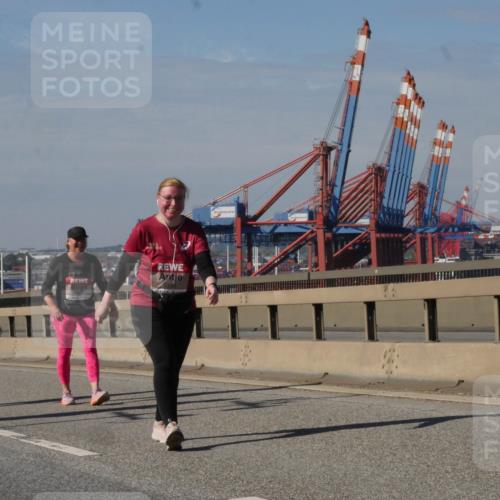 03.10.2025 - Köhlbrandbrückenlauf Matties Gatica Varas http://msf.ph/oto/9010482 03.10.2025 13:10:44 Position 2 5323 meine-sportfotos.de