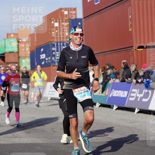 03.10.2025 - Köhlbrandbrückenlauf Michael Burmester http://msf.ph/oto/9010488 03.10.2025 10:11:30 Ziel 1435, 1679, 1768, 1871, 2256, 2941, 3406, 3524, 3528 meine-sportfotos.de