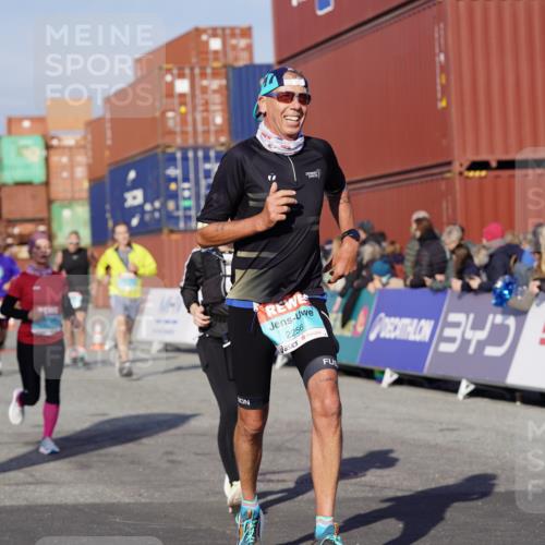 03.10.2025 - Köhlbrandbrückenlauf Michael Burmester http://msf.ph/oto/9010495 03.10.2025 10:11:30 Ziel 1435, 1679, 1768, 1871, 2256, 2941, 3406, 3524, 3528 meine-sportfotos.de