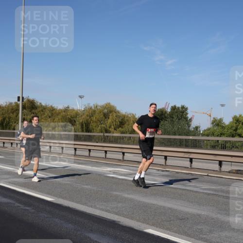 03.10.2025 - Köhlbrandbrückenlauf Julia Fischer http://msf.ph/oto/9010499 03.10.2025 12:56:15 Position 3  meine-sportfotos.de