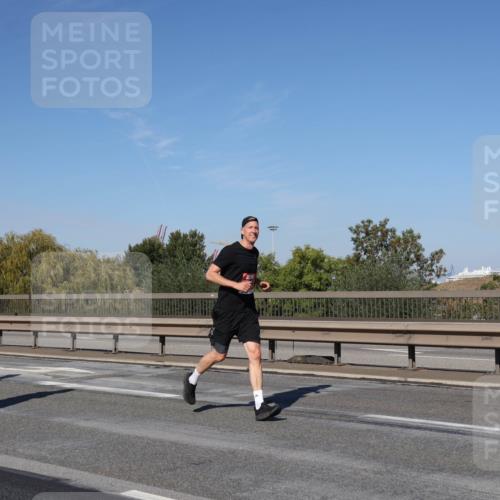 03.10.2025 - Köhlbrandbrückenlauf Julia Fischer http://msf.ph/oto/9010502 03.10.2025 12:56:16 Position 3  meine-sportfotos.de