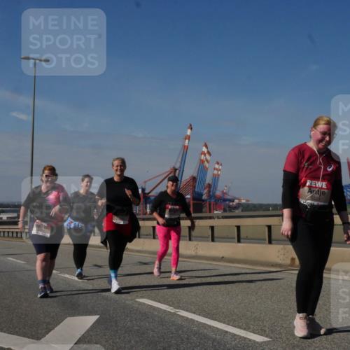 03.10.2025 - Köhlbrandbrückenlauf Matties Gatica Varas http://msf.ph/oto/9010523 03.10.2025 13:10:47 Position 2 5323 meine-sportfotos.de
