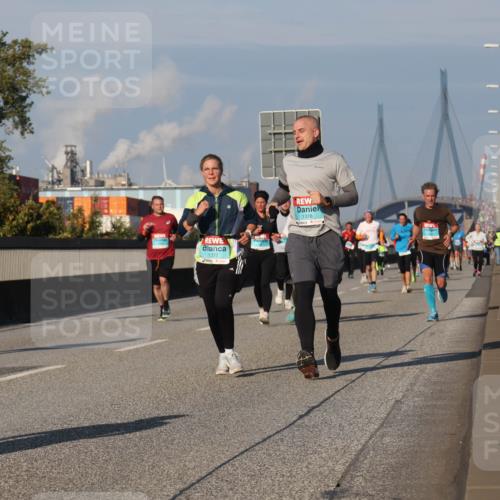 03.10.2025 - Köhlbrandbrückenlauf Luisa Fischer http://msf.ph/oto/9010541 03.10.2025 10:52:36 Position 3 2716, 1377, 1378 meine-sportfotos.de