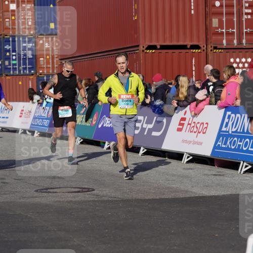 03.10.2025 - Köhlbrandbrückenlauf Michael Burmester http://msf.ph/oto/9010543 03.10.2025 10:11:33 Ziel 1435, 1522, 1679, 1768, 1921, 2256, 2786, 3406, 3524 meine-sportfotos.de
