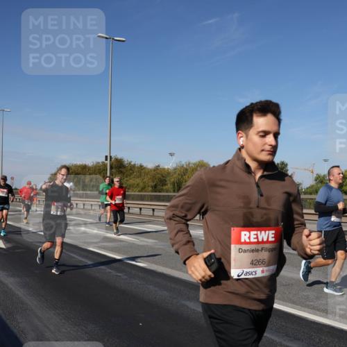 03.10.2025 - Köhlbrandbrückenlauf Julia Fischer http://msf.ph/oto/9010552 03.10.2025 12:56:23 Position 3 4266 meine-sportfotos.de
