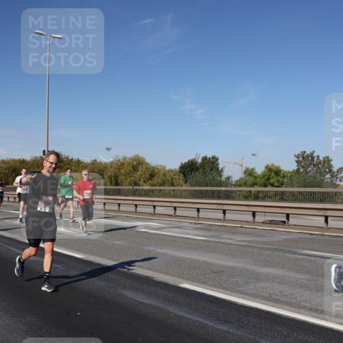 03.10.2025 - Köhlbrandbrückenlauf Julia Fischer http://msf.ph/oto/9010556 03.10.2025 12:56:24 Position 3  meine-sportfotos.de