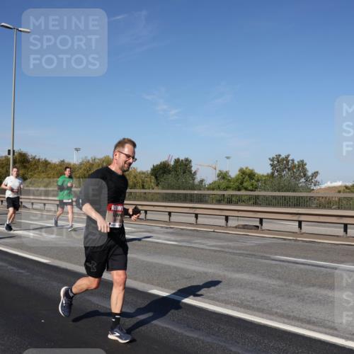 03.10.2025 - Köhlbrandbrückenlauf Julia Fischer http://msf.ph/oto/9010565 03.10.2025 12:56:25 Position 3  meine-sportfotos.de