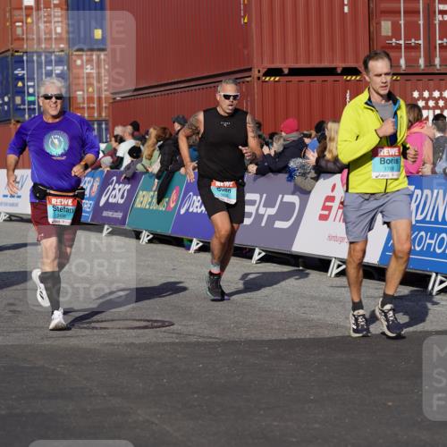 03.10.2025 - Köhlbrandbrückenlauf Michael Burmester http://msf.ph/oto/9010572 03.10.2025 10:11:34 Ziel 1435, 1522, 1679, 1768, 1921, 2256, 2786, 3406, 3524 meine-sportfotos.de