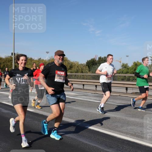 03.10.2025 - Köhlbrandbrückenlauf Julia Fischer http://msf.ph/oto/9010574 03.10.2025 12:56:27 Position 3 6563 meine-sportfotos.de