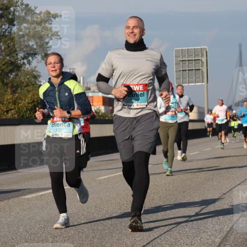 03.10.2025 - Köhlbrandbrückenlauf Luisa Fischer http://msf.ph/oto/9010575 03.10.2025 10:52:38 Position 3 1377, 1378 meine-sportfotos.de