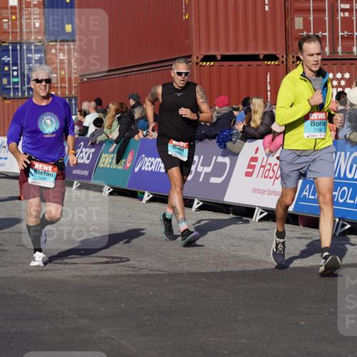 03.10.2025 - Köhlbrandbrückenlauf Michael Burmester http://msf.ph/oto/9010576 03.10.2025 10:11:34 Ziel 1435, 1522, 1679, 1768, 1921, 2256, 2786, 3406, 3524 meine-sportfotos.de