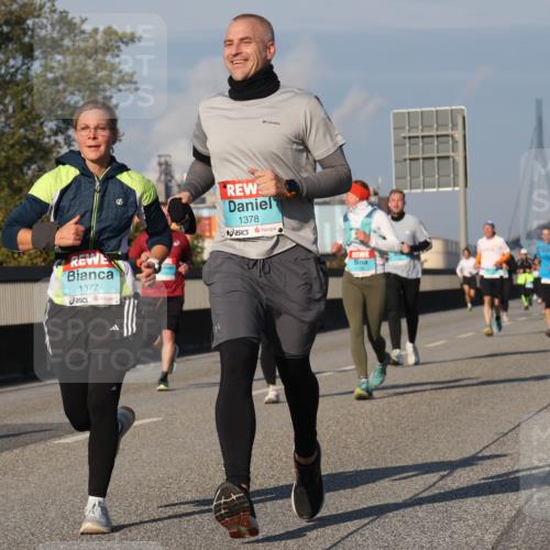 03.10.2025 - Köhlbrandbrückenlauf Luisa Fischer http://msf.ph/oto/9010581 03.10.2025 10:52:38 Position 3 1377, 1378 meine-sportfotos.de