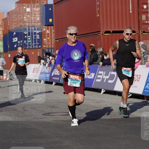 03.10.2025 - Köhlbrandbrückenlauf Michael Burmester http://msf.ph/oto/9010585 03.10.2025 10:11:35 Ziel 1108, 1206, 1435, 1522, 1679, 1768, 1921, 2256, 2786, 3406, 3524 meine-sportfotos.de