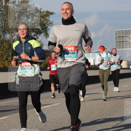 03.10.2025 - Köhlbrandbrückenlauf Luisa Fischer http://msf.ph/oto/9010587 03.10.2025 10:52:39 Position 3 1377, 1378, 1730 meine-sportfotos.de