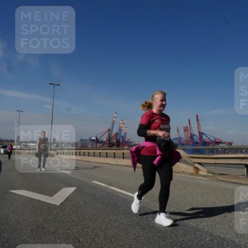 03.10.2025 - Köhlbrandbrückenlauf Matties Gatica Varas http://msf.ph/oto/9010590 03.10.2025 13:10:56 Position 2 118 meine-sportfotos.de