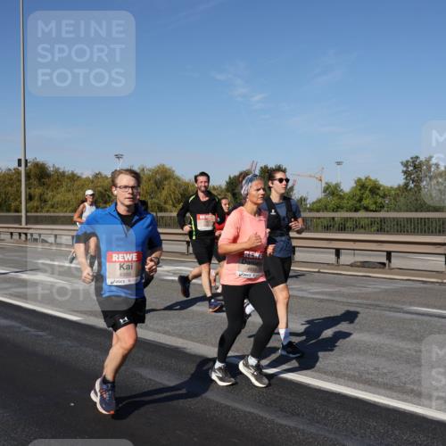 03.10.2025 - Köhlbrandbrückenlauf Julia Fischer http://msf.ph/oto/9010595 03.10.2025 12:56:30 Position 3 4998, 4933, 1 meine-sportfotos.de