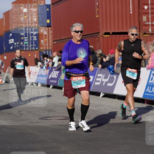 03.10.2025 - Köhlbrandbrückenlauf Michael Burmester http://msf.ph/oto/9010599 03.10.2025 10:11:35 Ziel 1108, 1206, 1435, 1522, 1679, 1768, 1921, 2256, 2786, 3406, 3524 meine-sportfotos.de