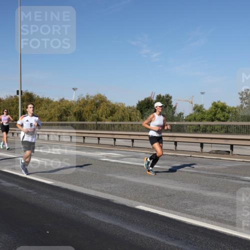 03.10.2025 - Köhlbrandbrückenlauf Julia Fischer http://msf.ph/oto/9010601 03.10.2025 12:56:32 Position 3 6 meine-sportfotos.de
