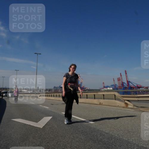 03.10.2025 - Köhlbrandbrückenlauf Matties Gatica Varas http://msf.ph/oto/9010618 03.10.2025 13:11:01 Position 2 118 meine-sportfotos.de