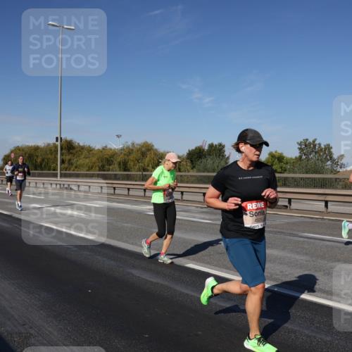 03.10.2025 - Köhlbrandbrückenlauf Julia Fischer http://msf.ph/oto/9010621 03.10.2025 12:56:37 Position 3 4325 meine-sportfotos.de
