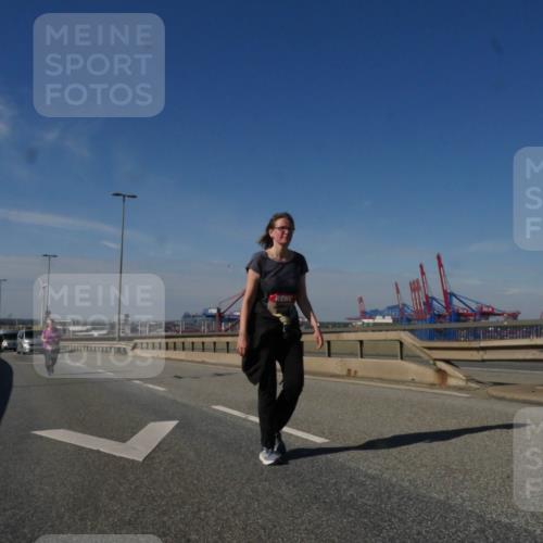03.10.2025 - Köhlbrandbrückenlauf Matties Gatica Varas http://msf.ph/oto/9010624 03.10.2025 13:11:01 Position 2 118 meine-sportfotos.de