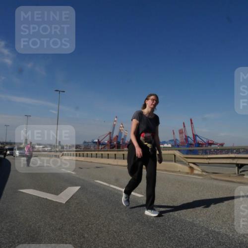 03.10.2025 - Köhlbrandbrückenlauf Matties Gatica Varas http://msf.ph/oto/9010630 03.10.2025 13:11:02 Position 2  meine-sportfotos.de