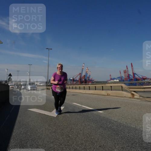03.10.2025 - Köhlbrandbrückenlauf Matties Gatica Varas http://msf.ph/oto/9010660 03.10.2025 13:11:08 Position 2 18 meine-sportfotos.de